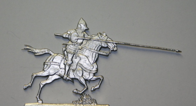 polnischer Ritter zu Pferd mit eingelegter Lanze und geschlossenem Visier angreifend