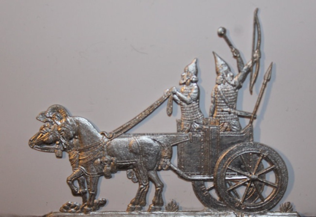 assyrischer Streitwagen mit Anführer