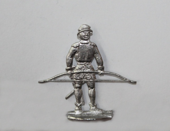 Bogenschütze frontal, Bogen waagerecht haltend