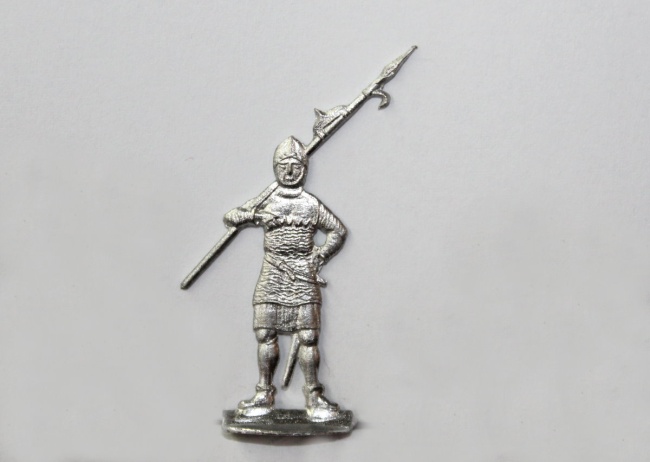 Mann frontal , Stangenwaffe geschultert