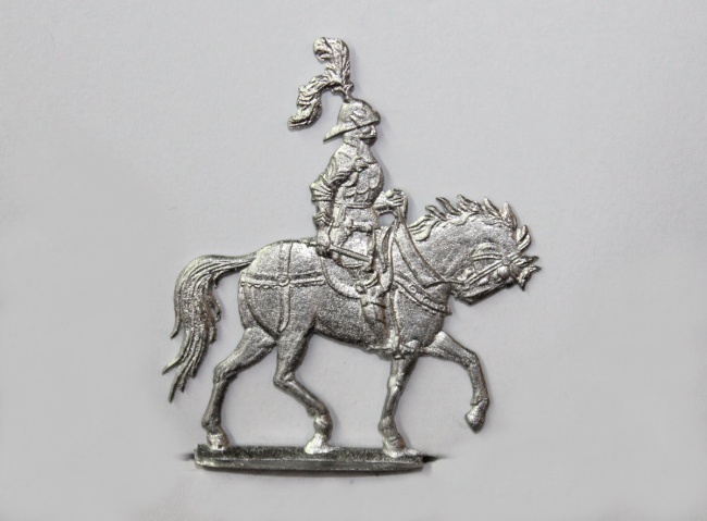 Anführer mit Streithammer zu Pferd