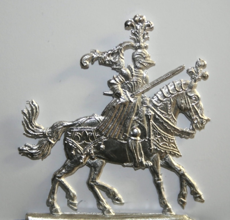 Ritter zu Pferd mit Schwert - Kombinationsfigur