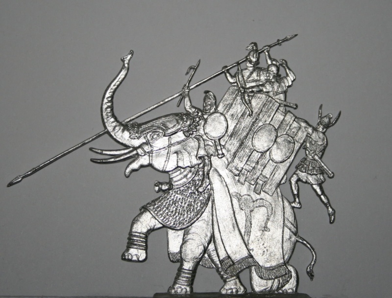 Seleukidischer Kriegselefant verletzt, mit Mann auf- oder absteigend