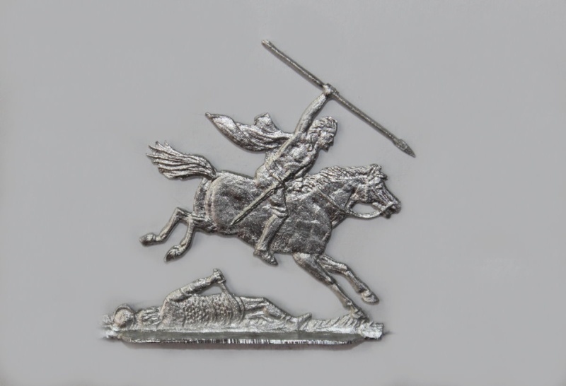 Germane zu Pferd überreitet einen am Boden liegenden Römer