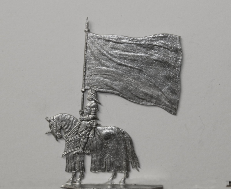 deutscher Ritter mit großem Banner zu Pferd